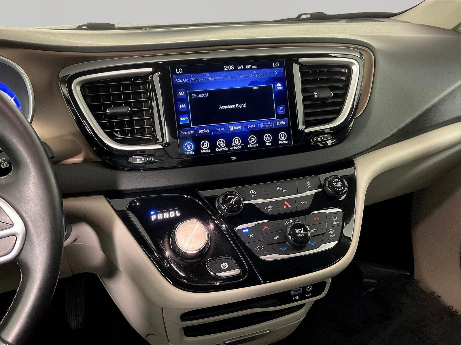 Used 2017 Chrysler Pacifica Touring-L FWD image 9