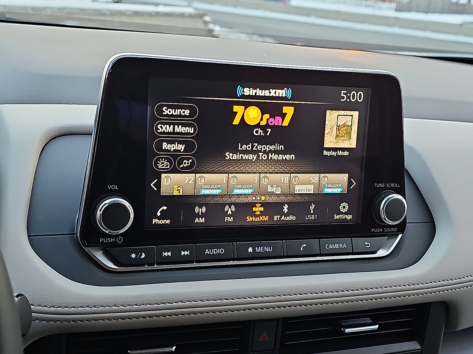 Certified 2025 Nissan Rogue SV image 17