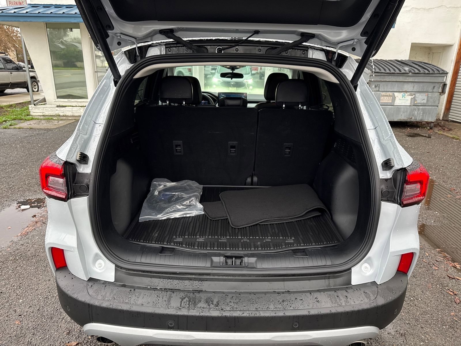 Used 2025 Ford Escape SE image 23