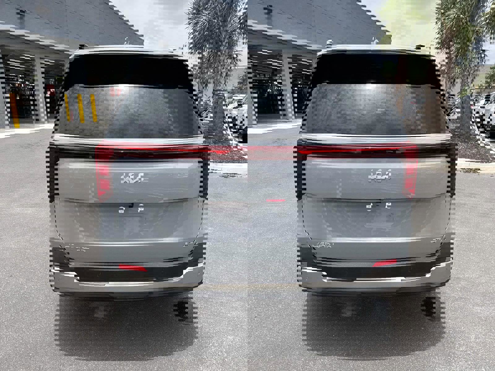 New 2025 Kia Carnival SX image 5