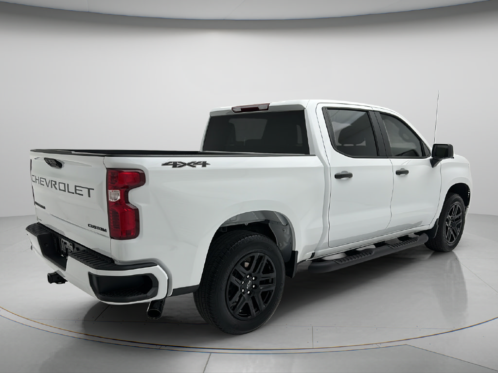 Used 2024 Chevrolet Silverado 1500 Custom w/ Dark Appearance Package AWD/4WD image 5