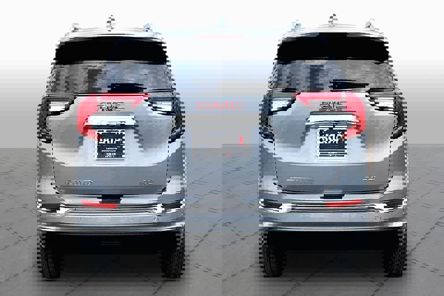 Used 2024 GMC Terrain Denali w/ Denali Premium Package AWD/4WD image 5