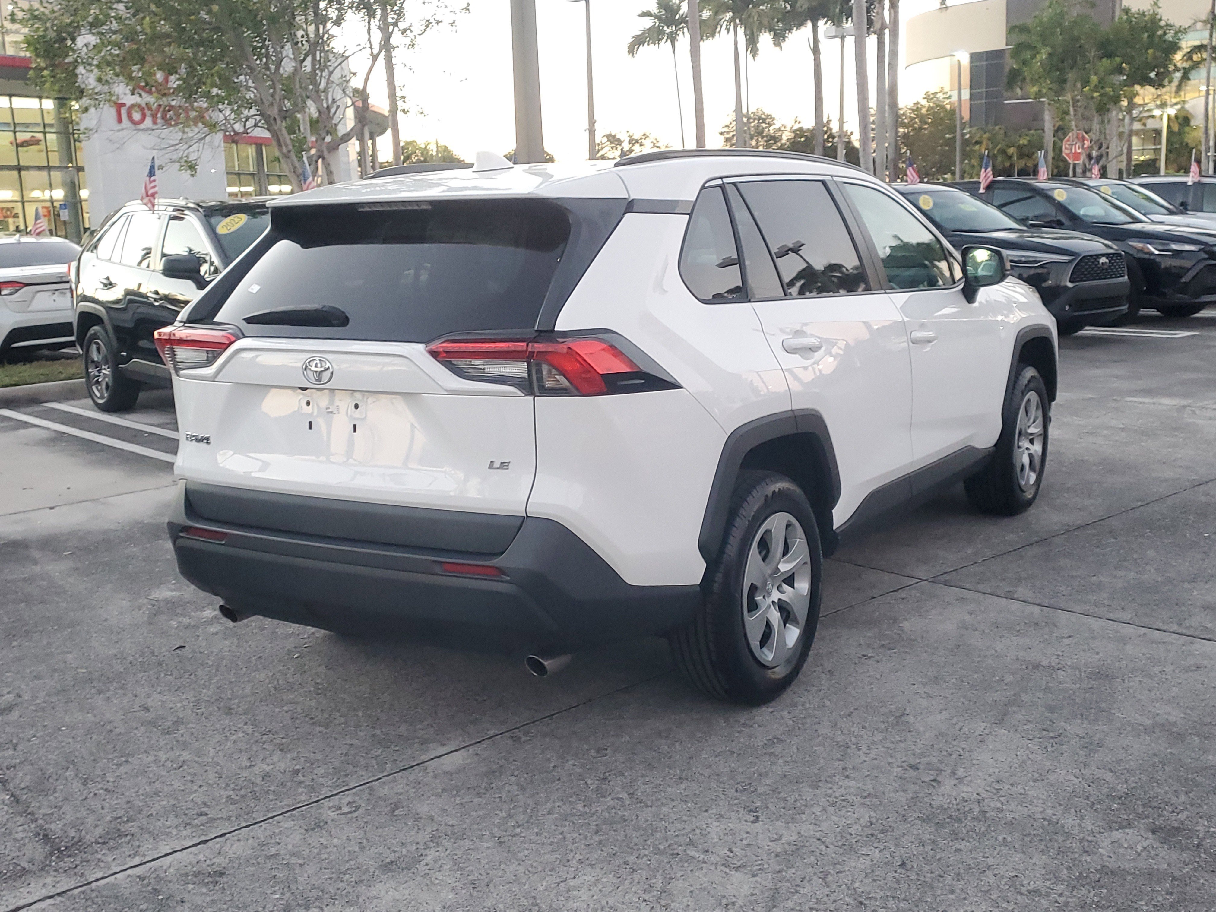 Used 2021 Toyota RAV4 LE image 3