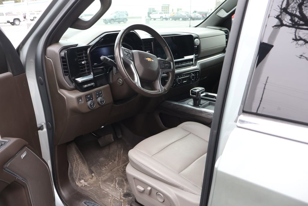 Used 2023 Chevrolet Silverado 1500 LTZ w/ LTZ Premium Package image 11