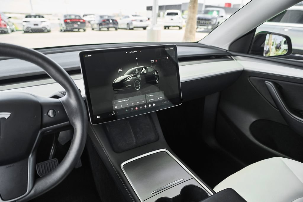 Used 2023 Tesla Model Y Long Range AWD/4WD image 26