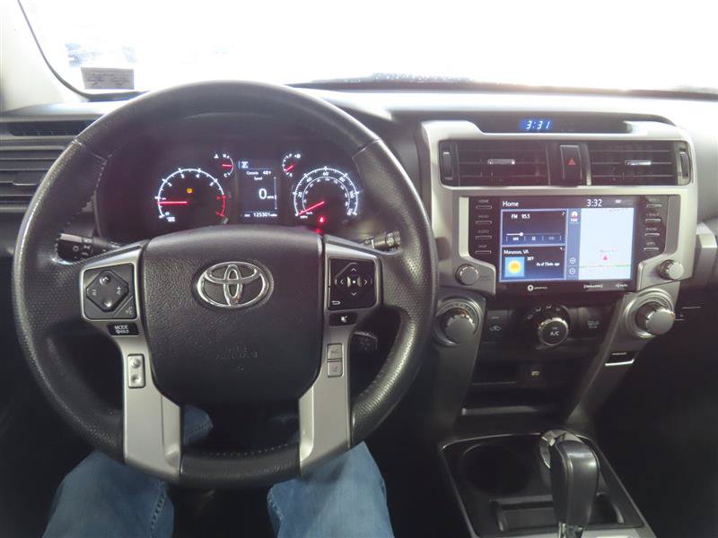 Used 2020 Toyota 4Runner SR5 AWD/4WD image 18
