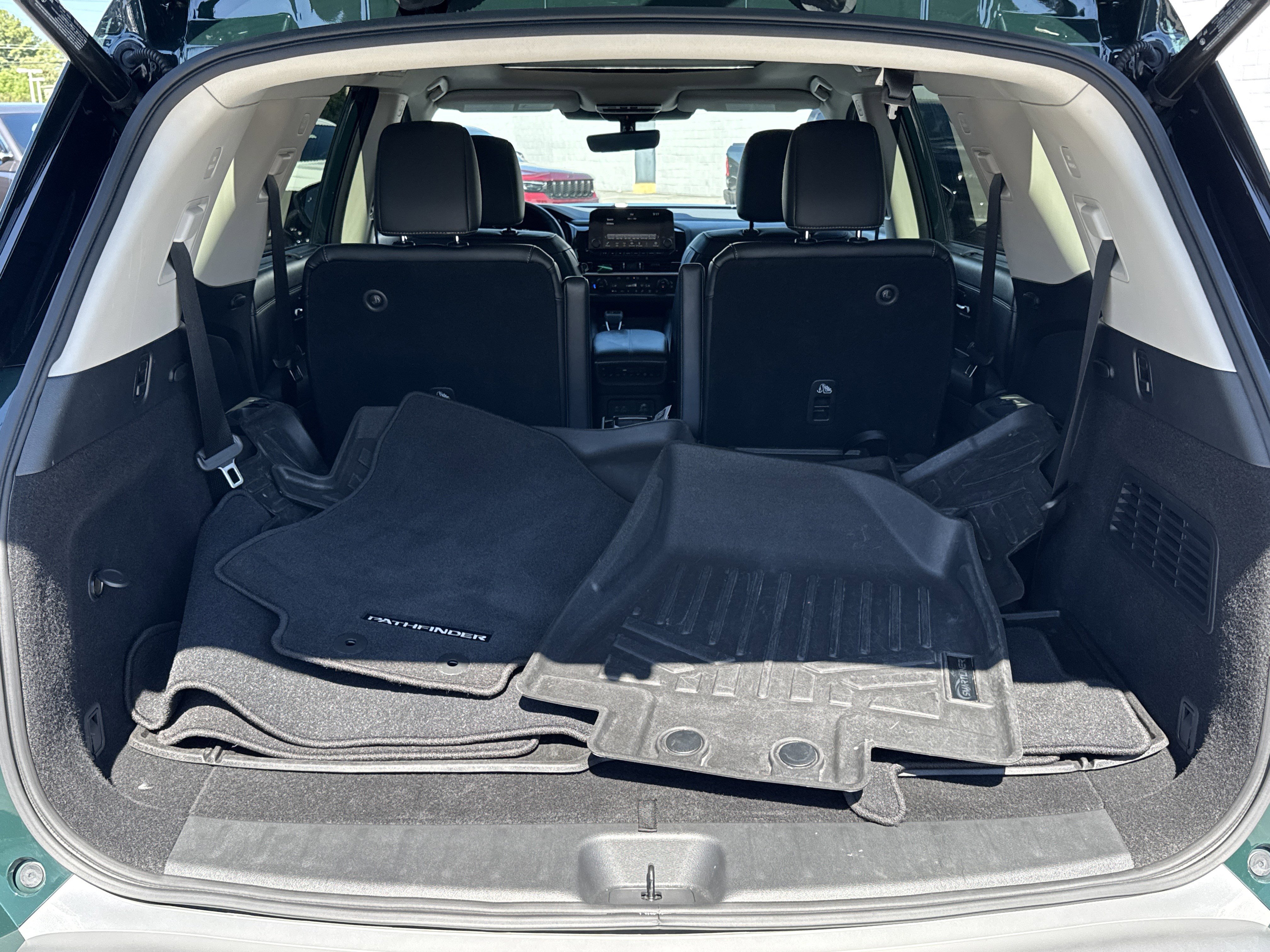 Used 2023 Nissan Pathfinder Platinum image 23