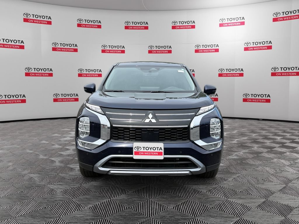 Used 2025 Mitsubishi Outlander SE AWD/4WD image 2
