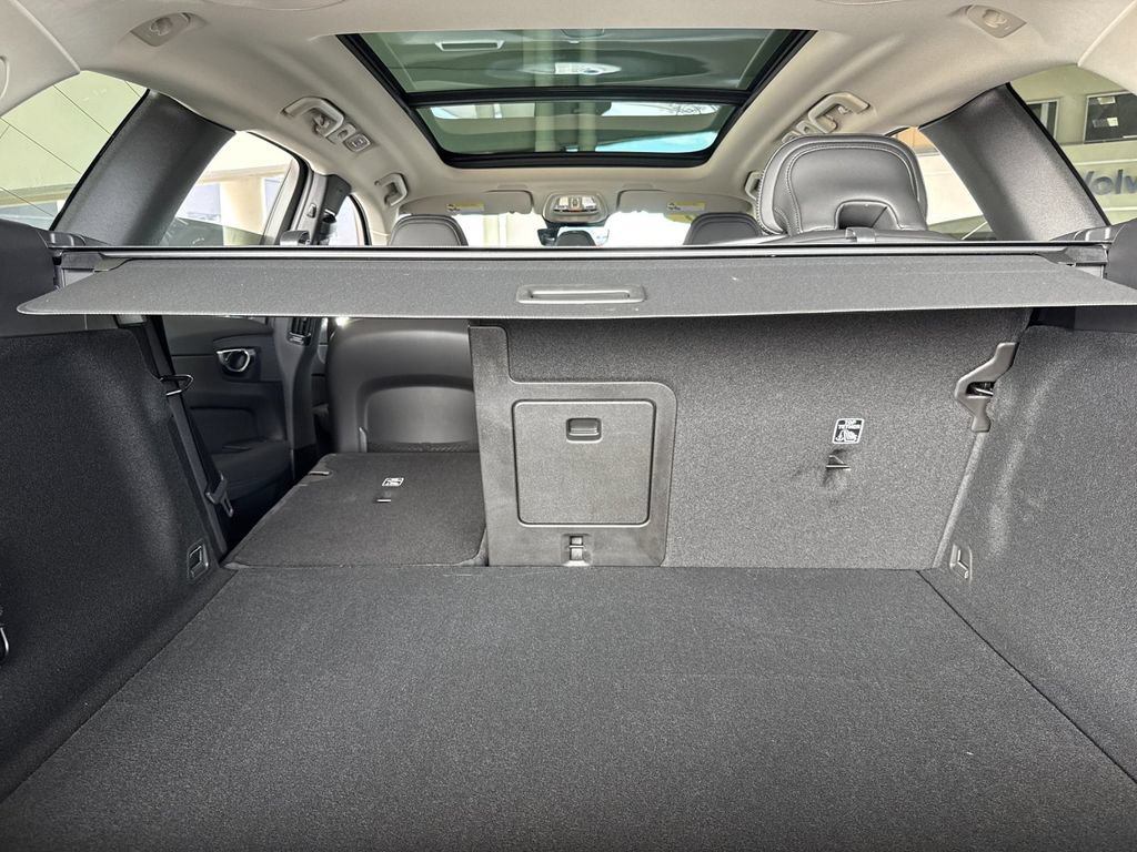New 2026 Volvo XC60 B5 Ultra w/ Climate Package AWD/4WD image 14