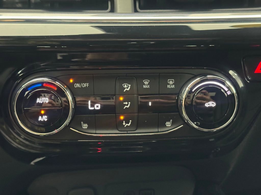 Used 2025 Chevrolet Trax RS FWD image 26