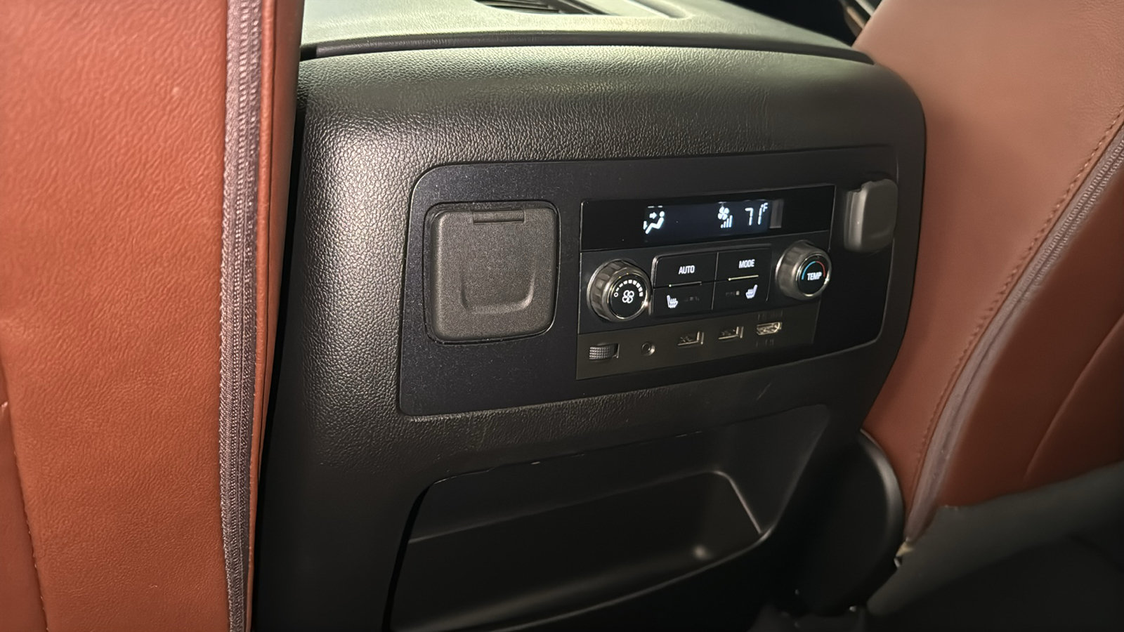 Used 2020 Chevrolet Tahoe Premier w/ Premier Plus Edition AWD/4WD image 29