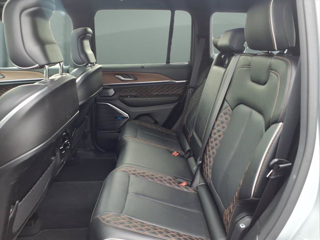 Used 2022 Jeep Grand Cherokee Summit w/ Luxury Tech Group V AWD/4WD image 20