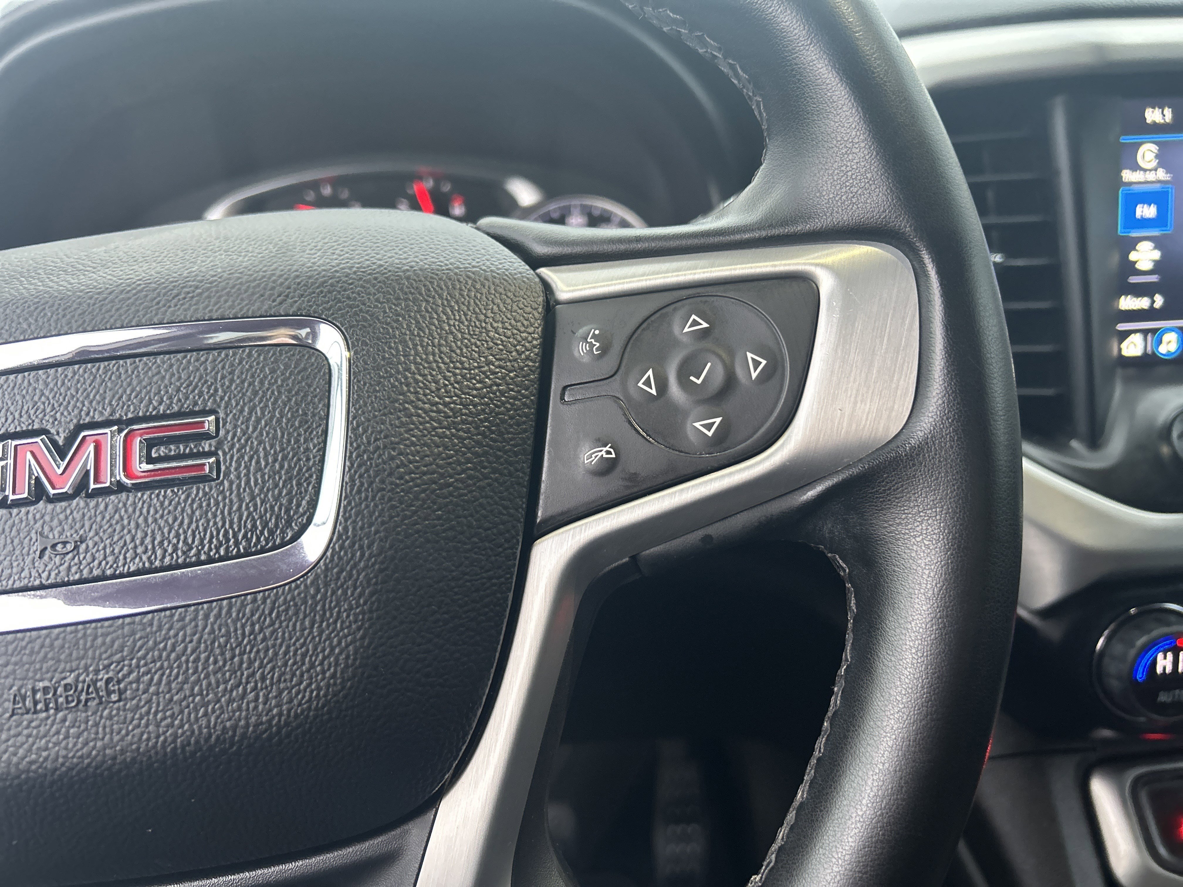 Used 2023 GMC Acadia SLT w/ Elevation Edition image 15