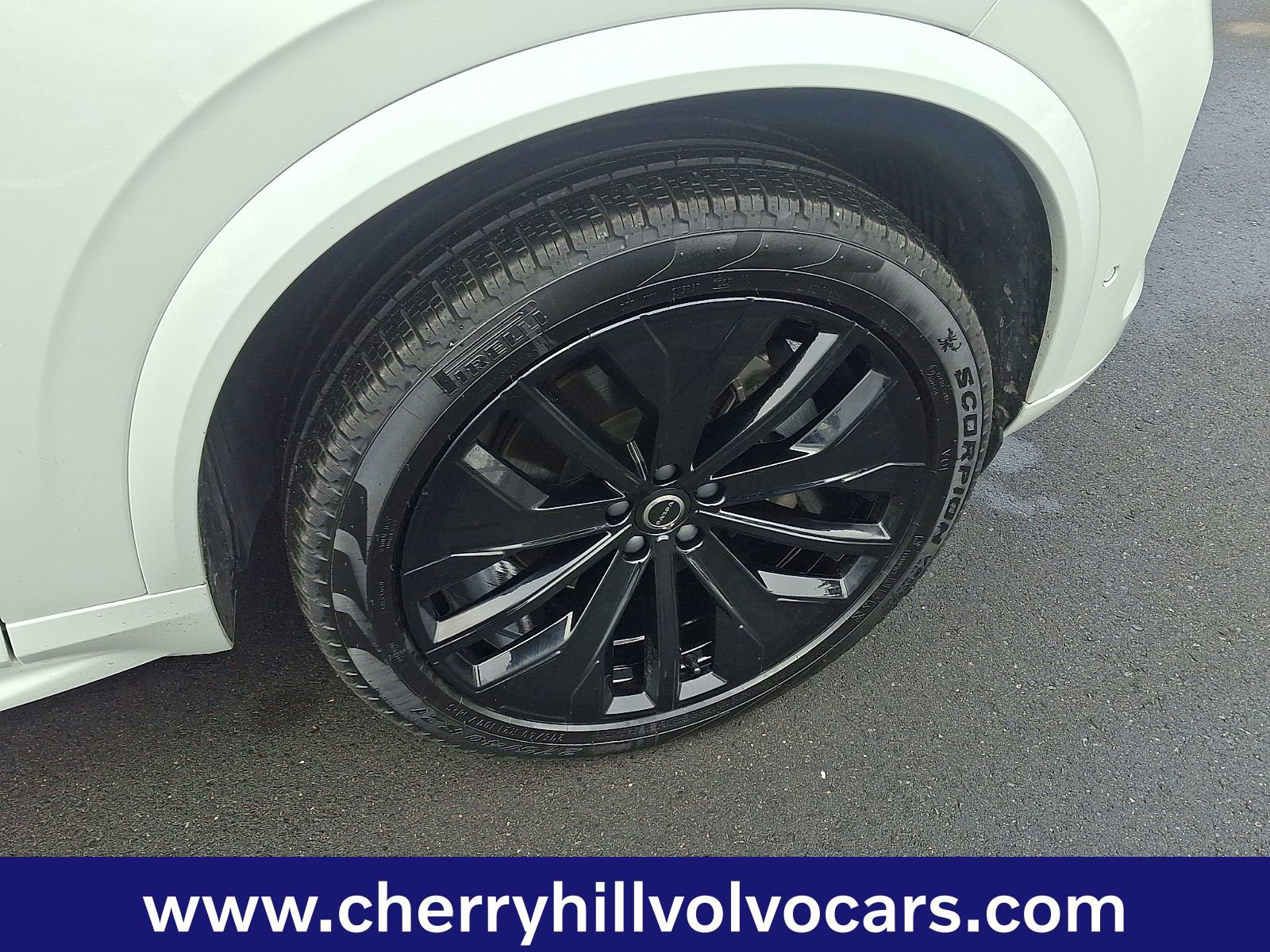 Certified 2025 Volvo XC90 B5 Plus image 9