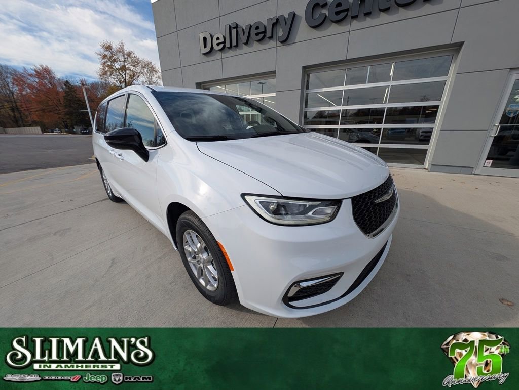 New 2026 Chrysler Pacifica Select image 1