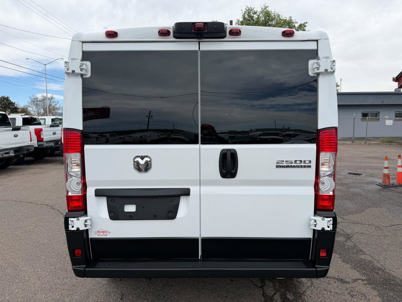 Used 2025 RAM ProMaster 2500 w/ U-Haul Equipment Group FWD image 8