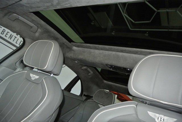 Used 2020 Bentley Flying Spur W12 image 27