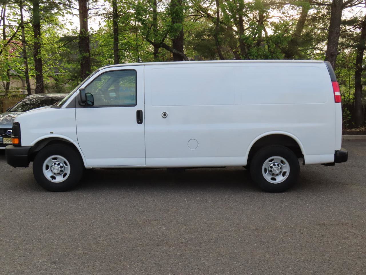Used 2015 Chevrolet Express 2500 RWD image 7