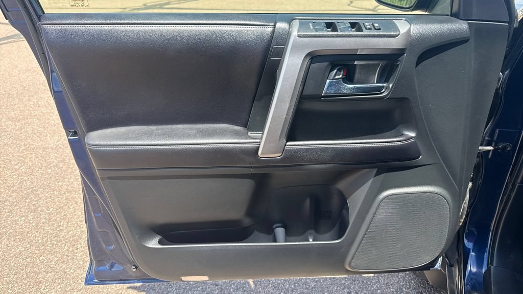 Used 2017 Toyota 4Runner SR5 AWD/4WD image 26