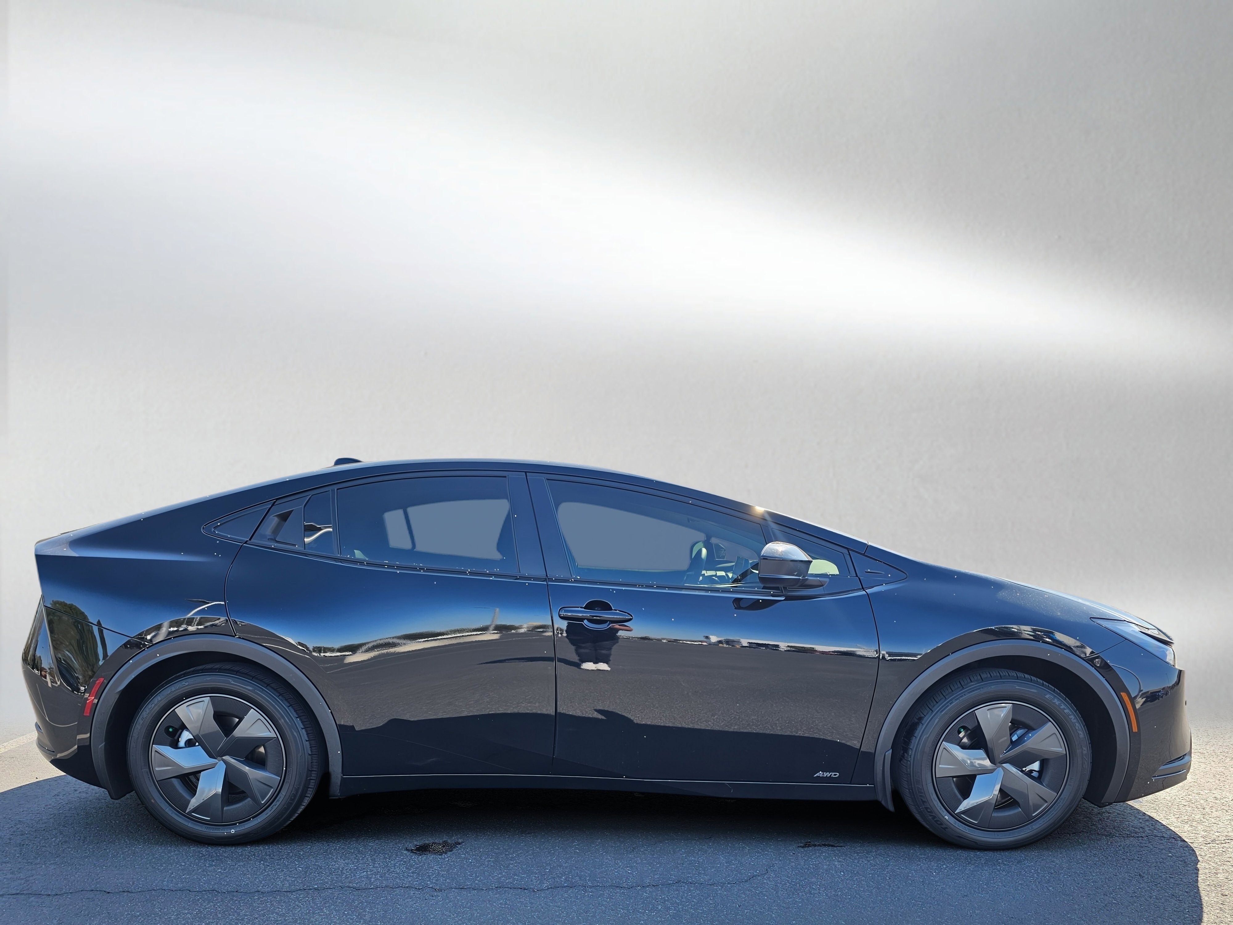 Used 2024 Toyota Prius LE image 6