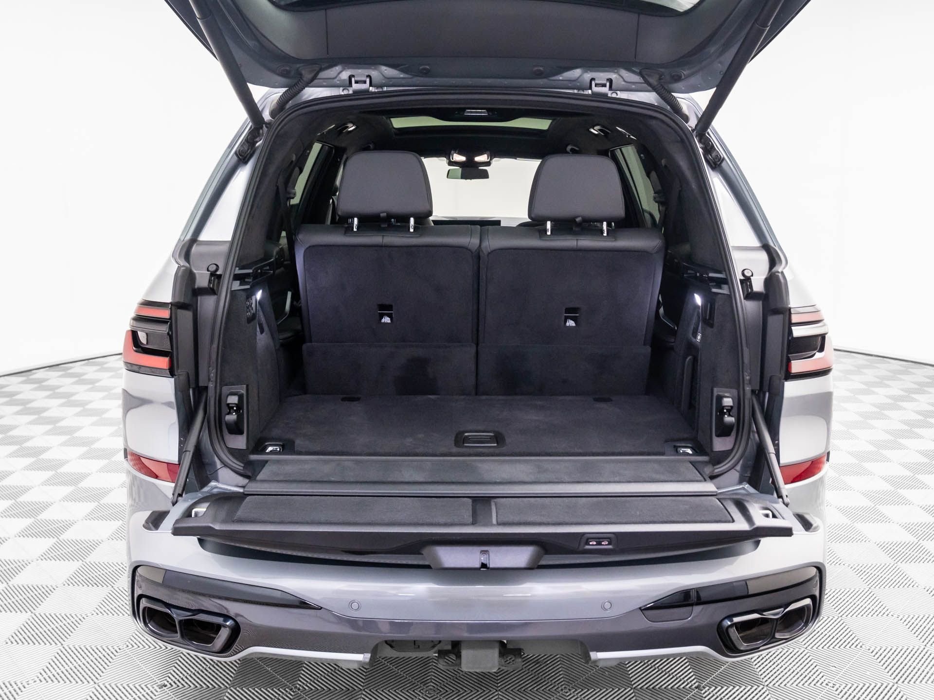 Certified 2024 BMW X7 M60i w/ Climate Comfort Package image 31