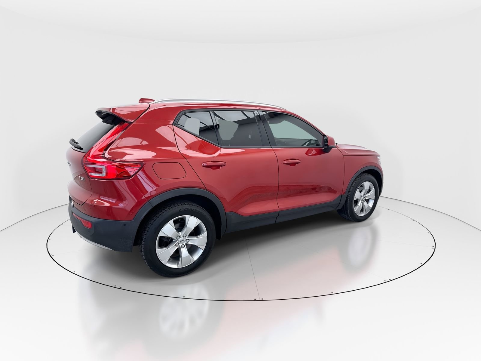 Used 2019 Volvo XC40 T5 Momentum image 8