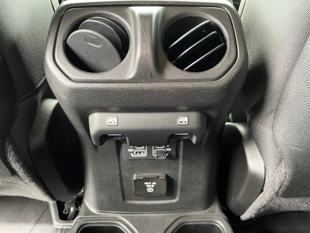 Used 2022 Jeep Wrangler Unlimited Rubicon w/ Xtreme Recon 35" Tire Package AWD/4WD image 25