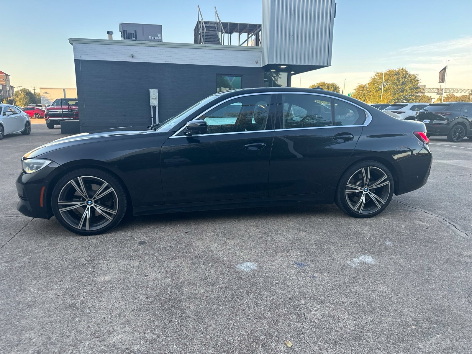 Used 2021 BMW 330i Sedan w/ Convenience Package RWD image 4