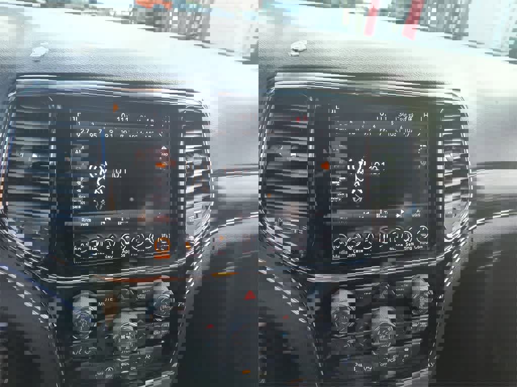 Used 2020 Jeep Grand Cherokee Limited w/ Luxury Group II image 16