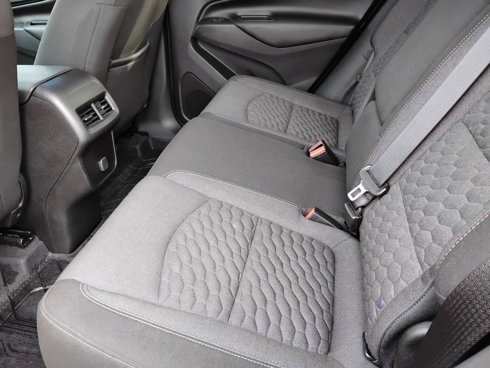 Used 2018 Chevrolet Equinox LT image 16