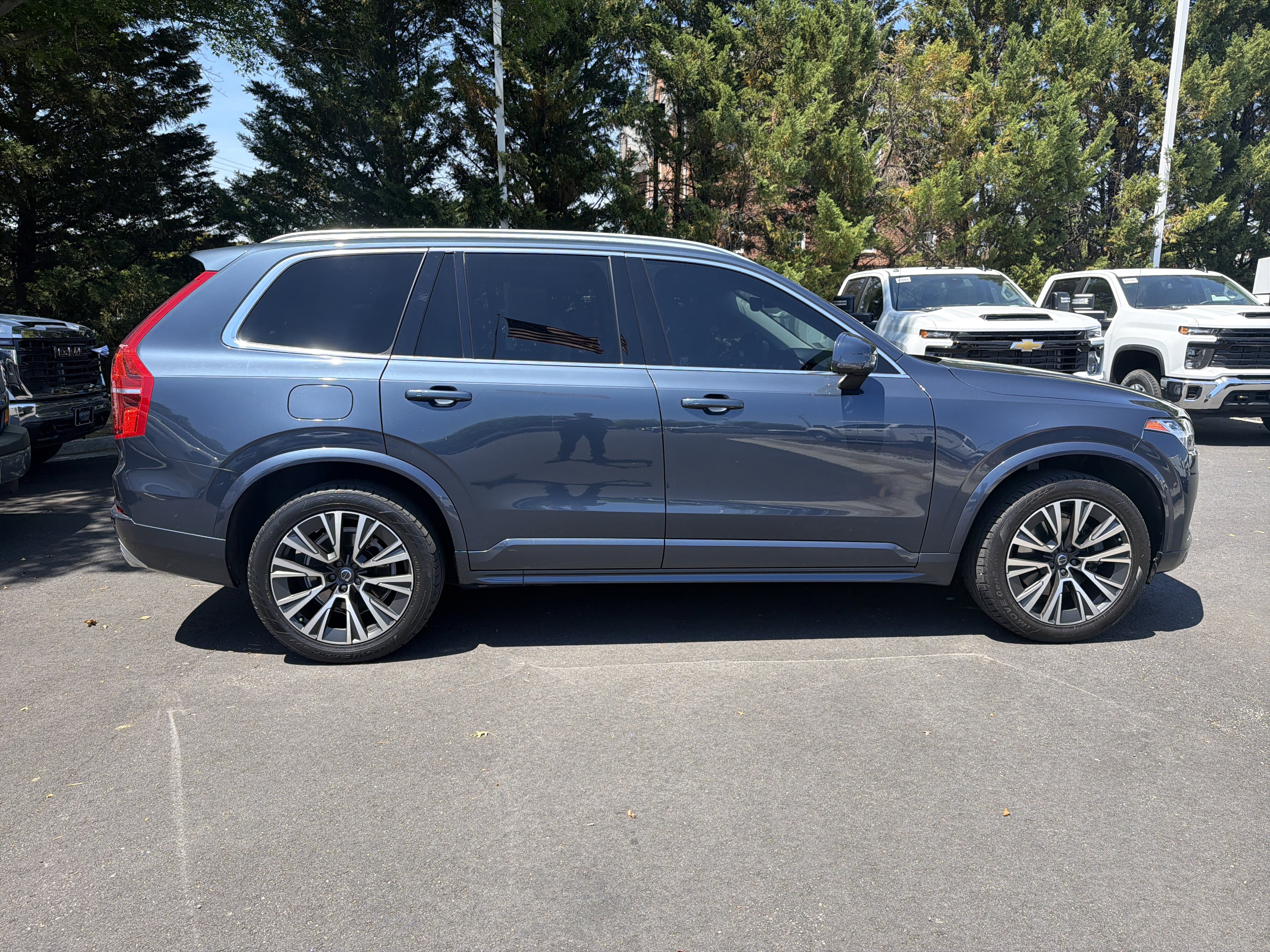 Used 2020 Volvo XC90 T5 Momentum w/ Protection Package Premier FWD image 11