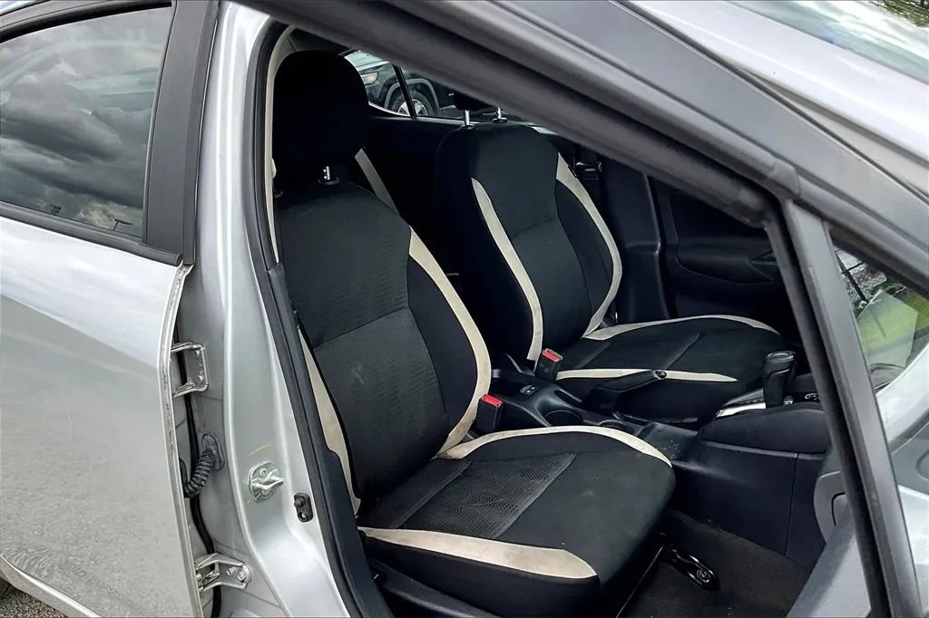 Used 2022 Nissan Versa SV w/ Electronics Package FWD image 6