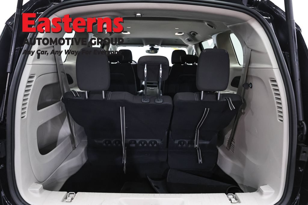 Used 2024 Chrysler Voyager LX FWD image 9