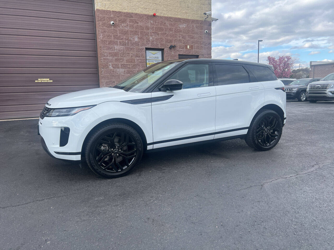 Used 2023 Land Rover Range Rover Evoque SE AWD/4WD image 3