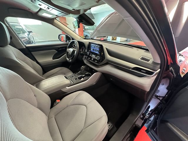 Certified 2021 Toyota Highlander L image 18