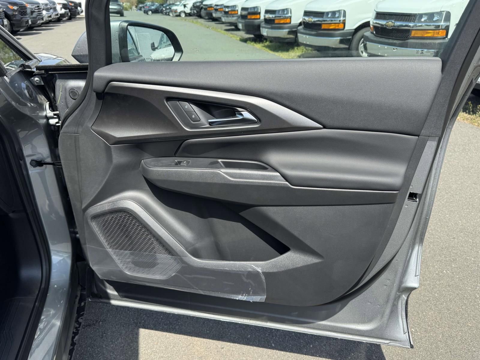 New 2026 Chevrolet Equinox EV LT image 29