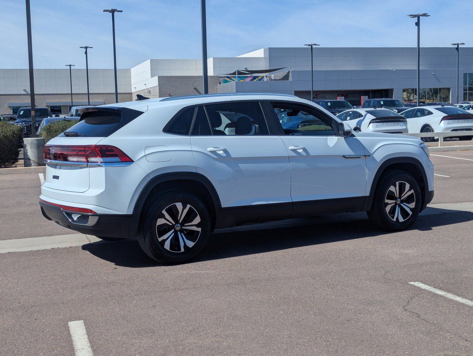 Used 2024 Volkswagen Atlas Cross Sport SE image 5