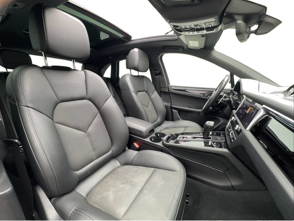 Used 2022 Porsche Macan AWD/4WD image 23
