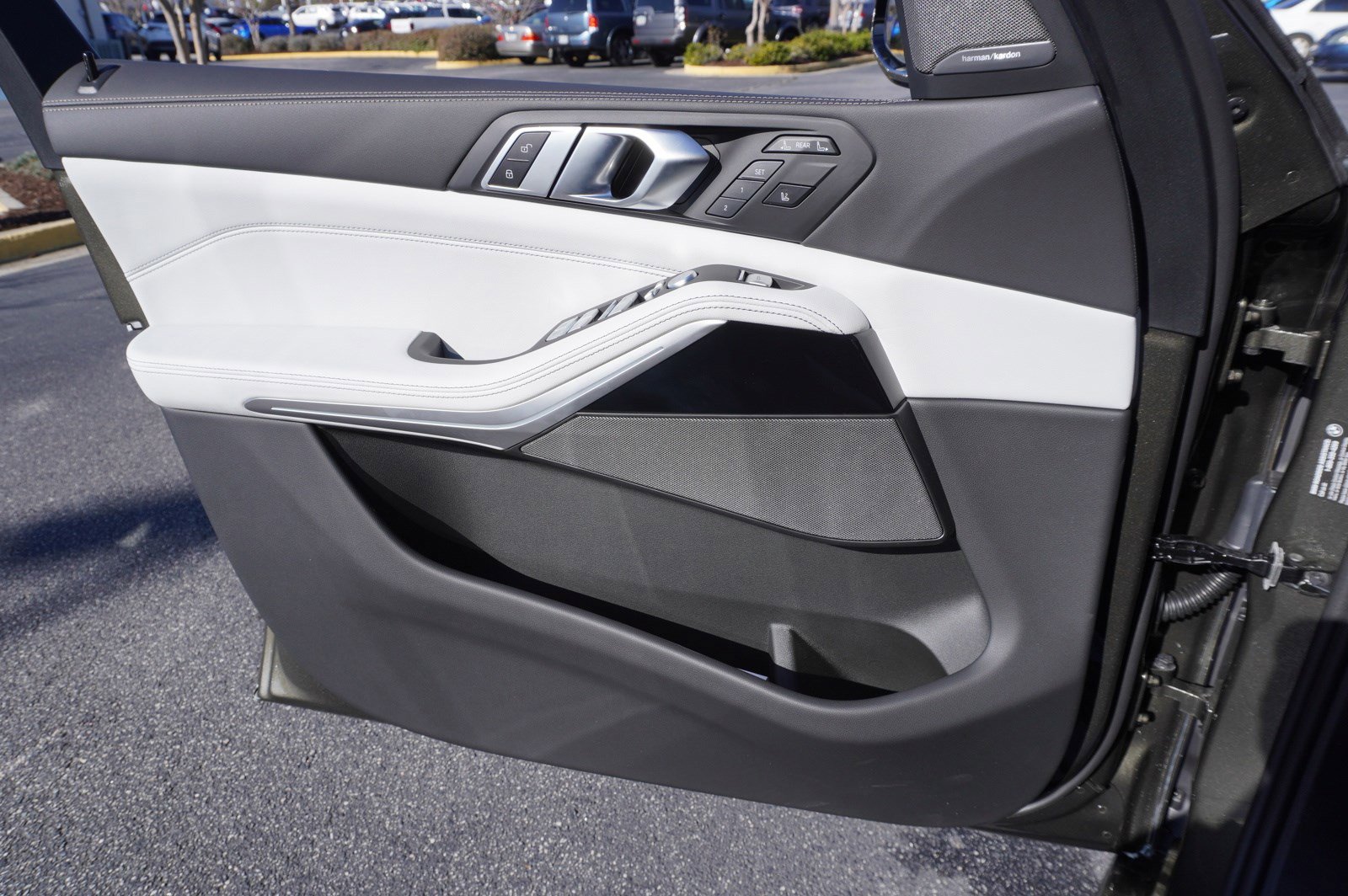 New 2025 BMW X7 xDrive40i w/ M Sport Package image 19