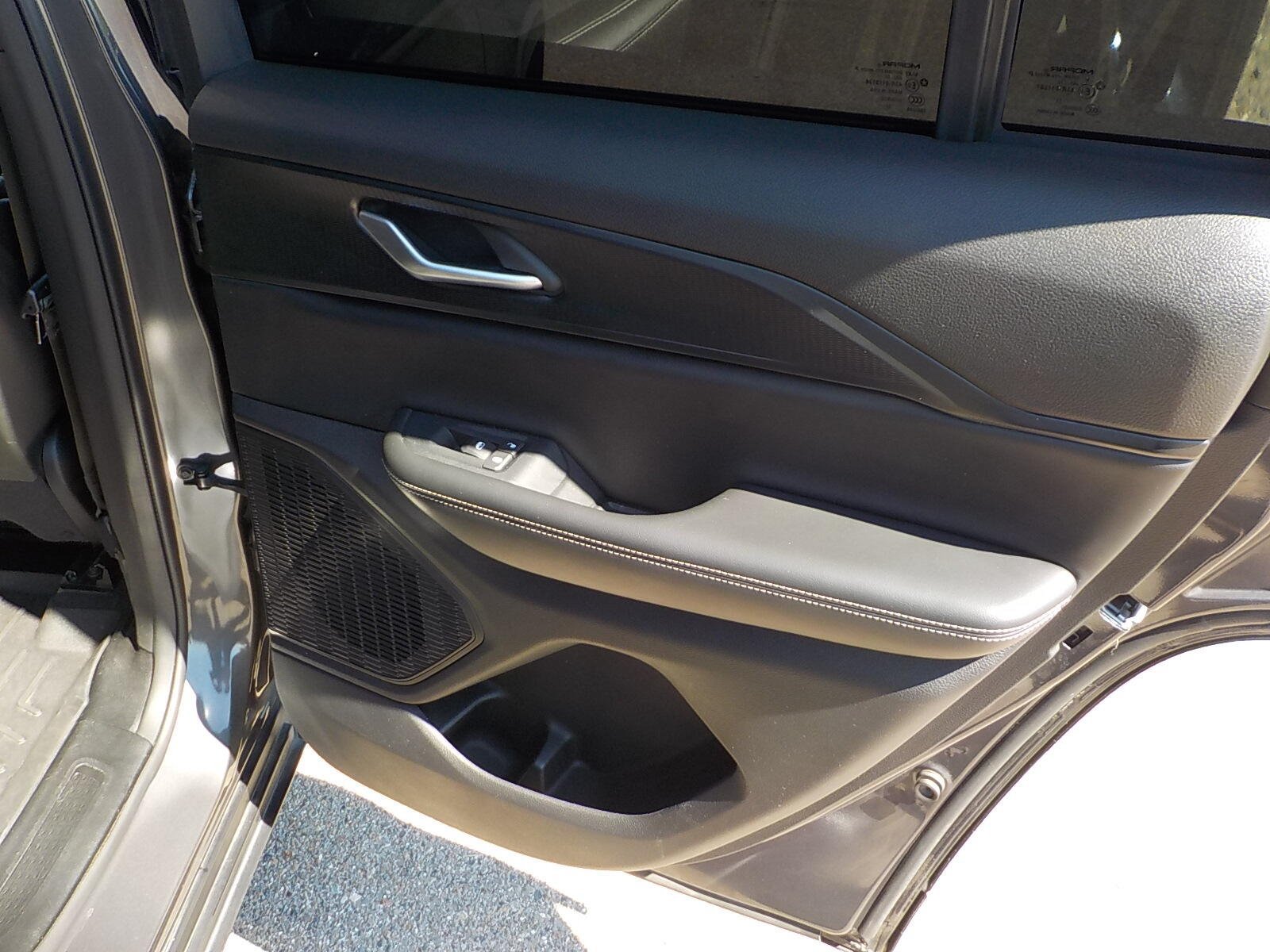 Used 2024 Jeep Grand Cherokee Altitude AWD/4WD image 19
