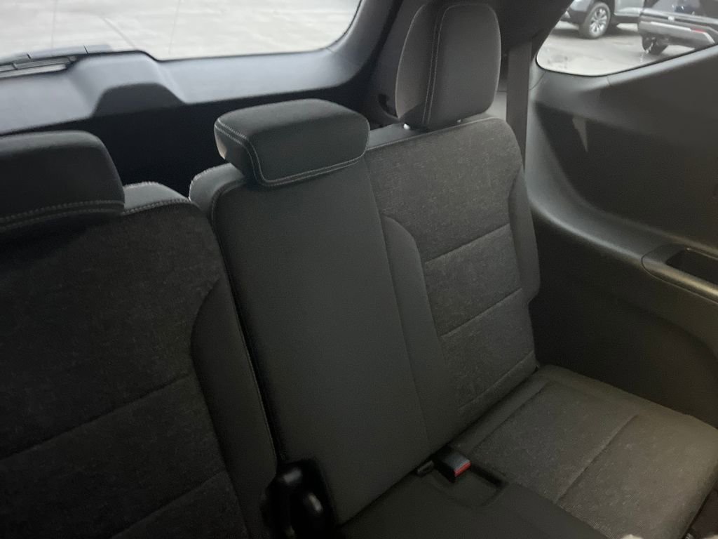 Used 2025 Chevrolet Traverse LT image 26