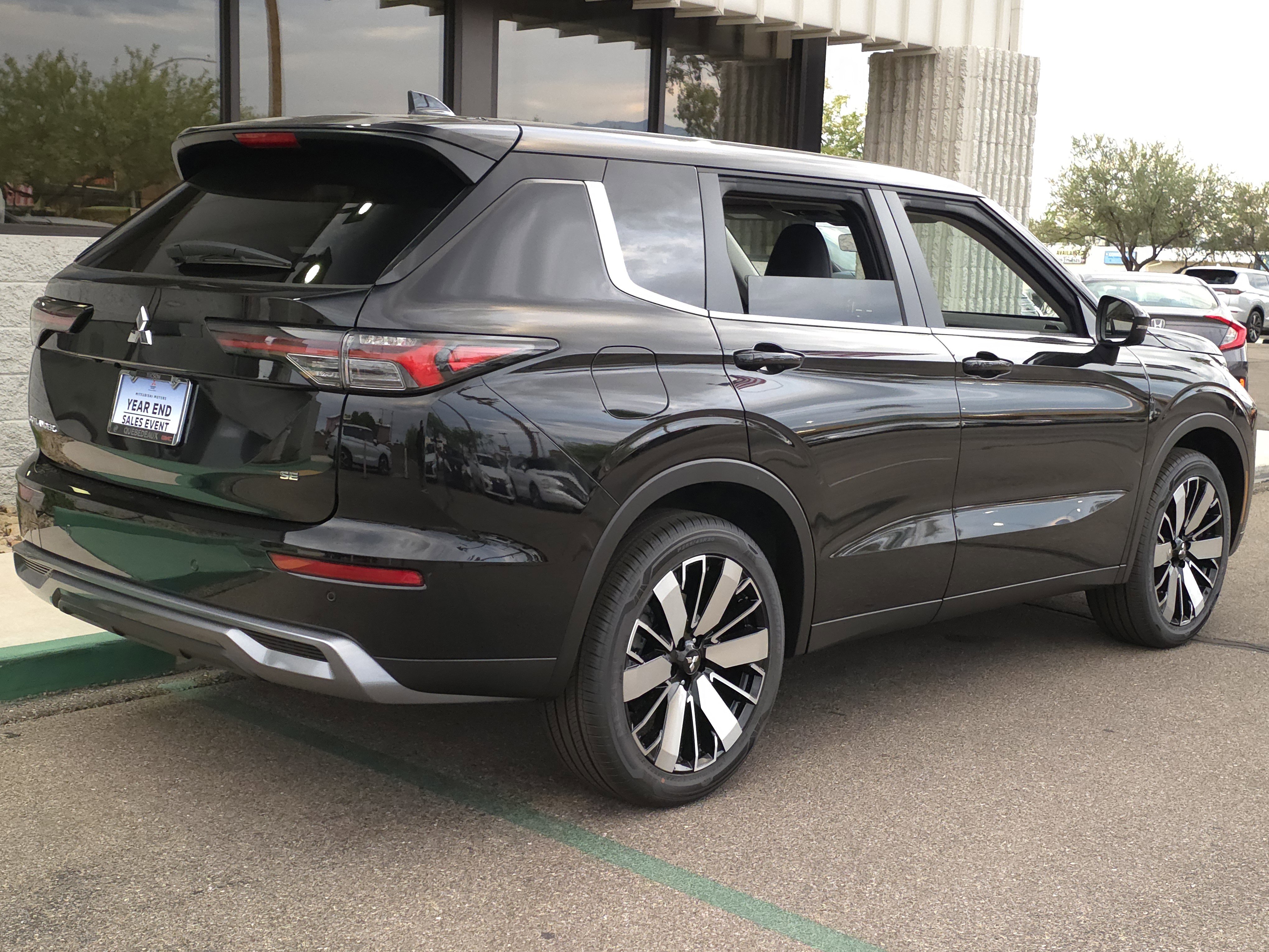 New 2025 Mitsubishi Outlander SE image 4
