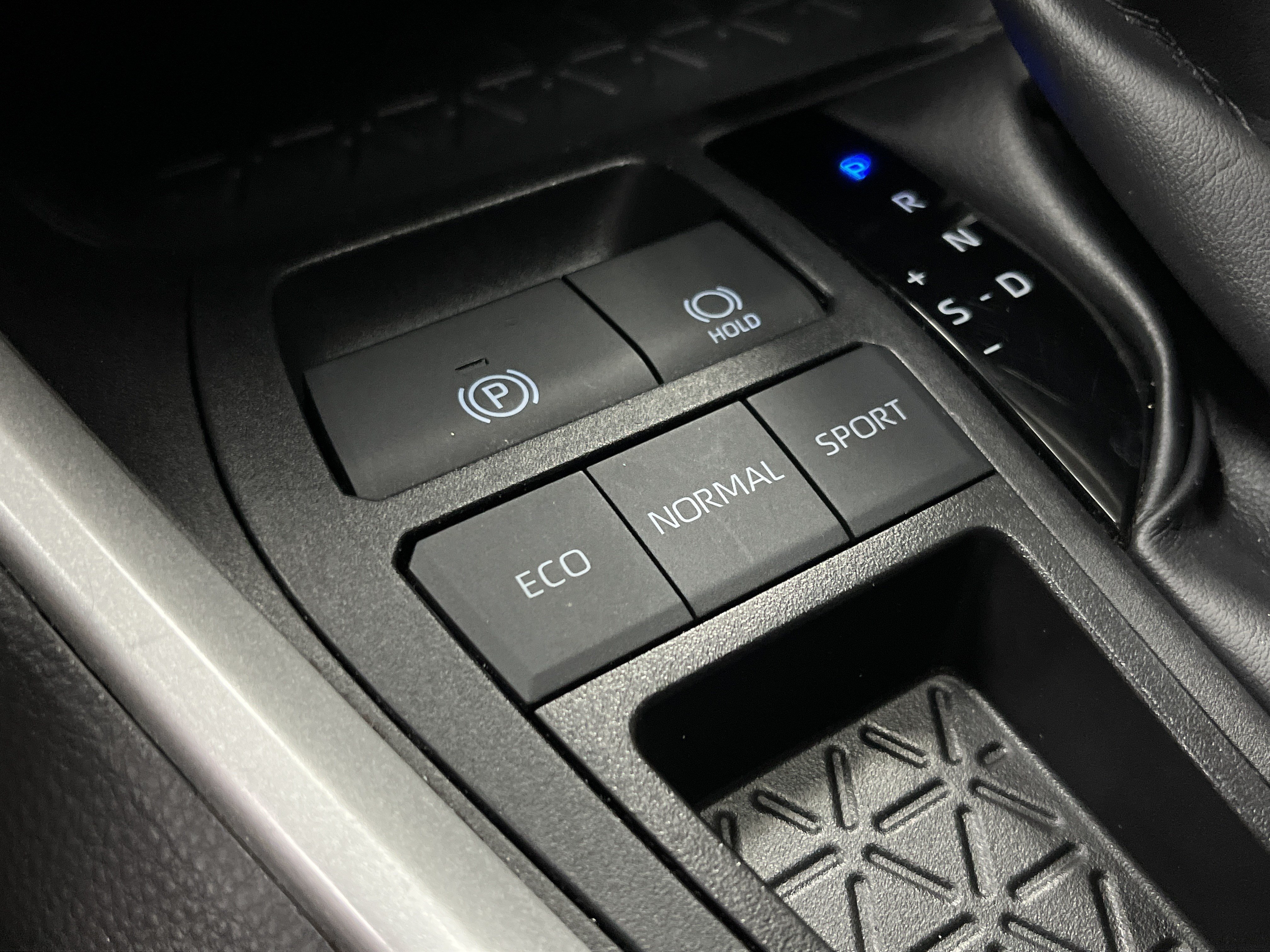 Used 2025 Toyota RAV4 XLE FWD image 35