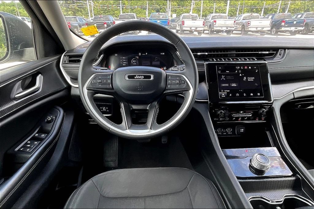 Used 2024 Jeep Grand Cherokee Laredo RWD image 7