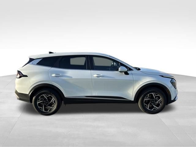 Used 2024 Kia Sportage LX AWD/4WD image 2