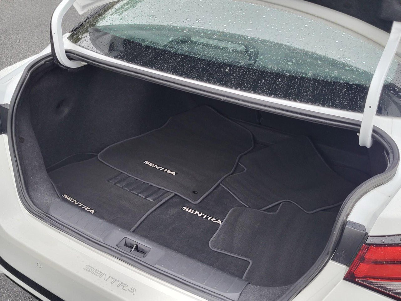 Used 2024 Nissan Sentra SR w/ SR Premium Package image 4