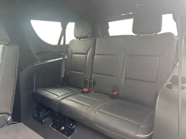 Used 2024 Chevrolet Suburban Premier AWD/4WD image 19