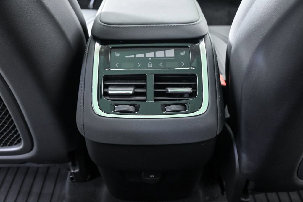 Certified 2026 Volvo XC90 B5 Core w/ Protection Package Premier AWD/4WD image 21