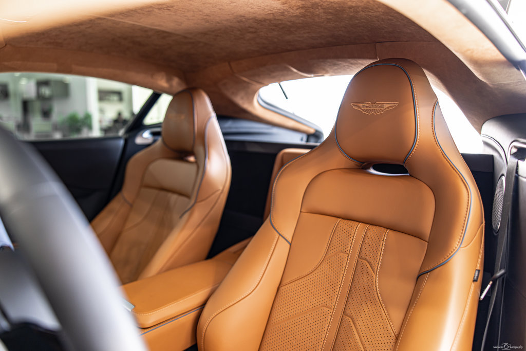 Used 2025 Aston Martin V8 Vantage Coupe RWD image 16