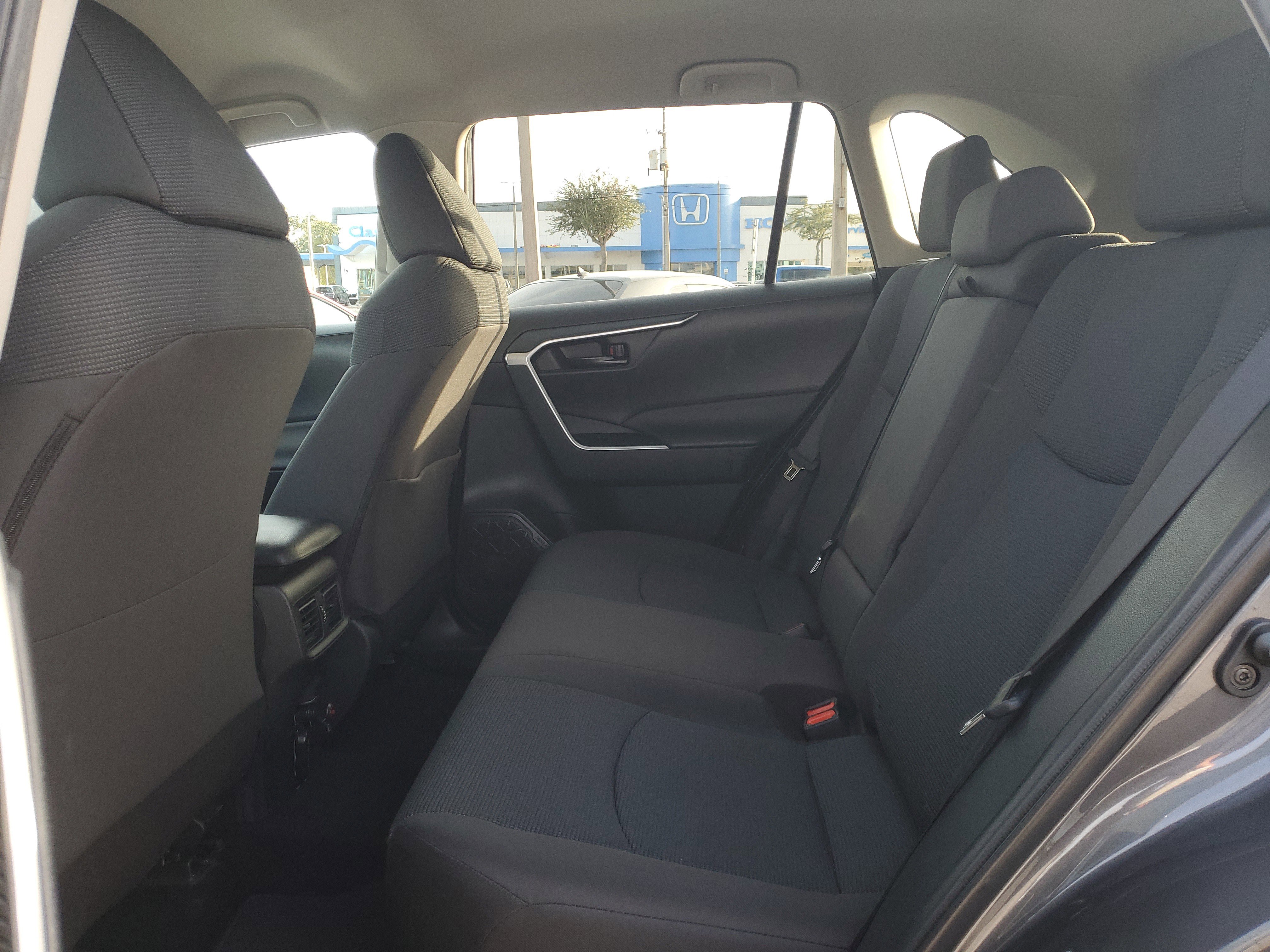 Used 2022 Toyota RAV4 LE image 15